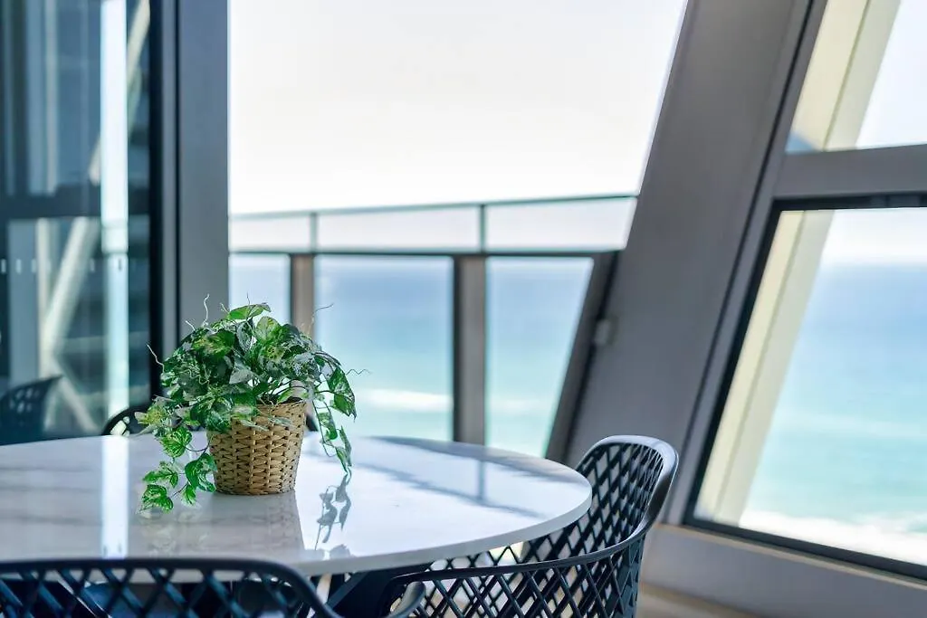 Luxury Jewel Beachfront King Suite Guldkusten